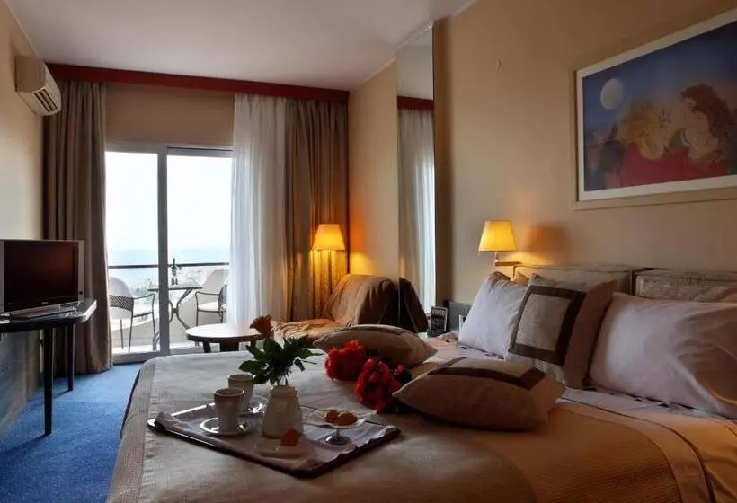 سوییت جونیور با چشم‌انداز دریا, Egnatia City Hotel & Spa