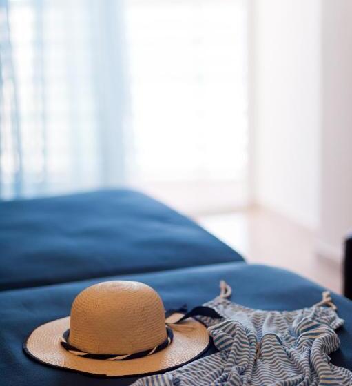 חדר סטנדרט לשלושה, Europa