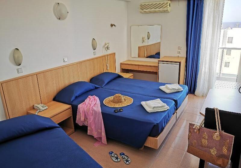 חדר סטנדרט לשלושה, Europa