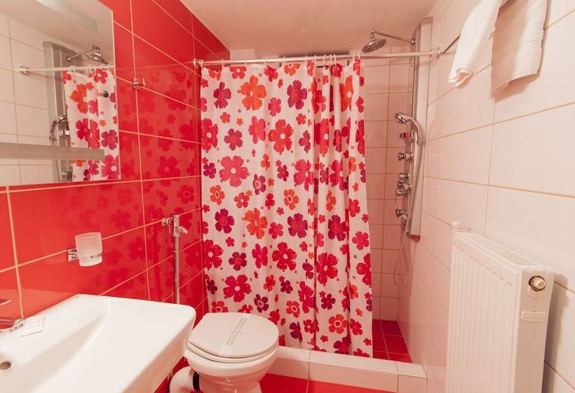 סוויטת ג'וניור, Krikonis