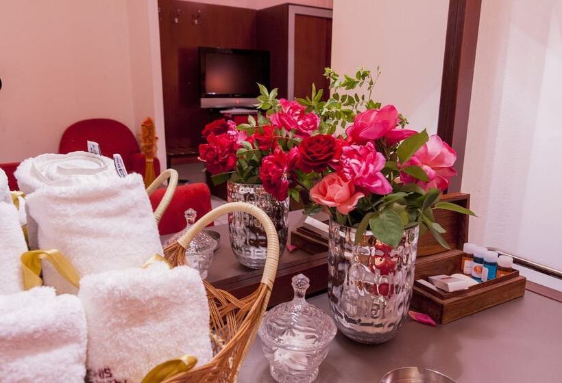 חדר סטנדרט לשלושה, Krikonis