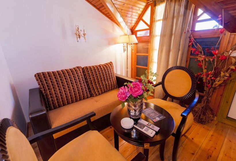 חדר סטנדרט לשלושה, Krikonis