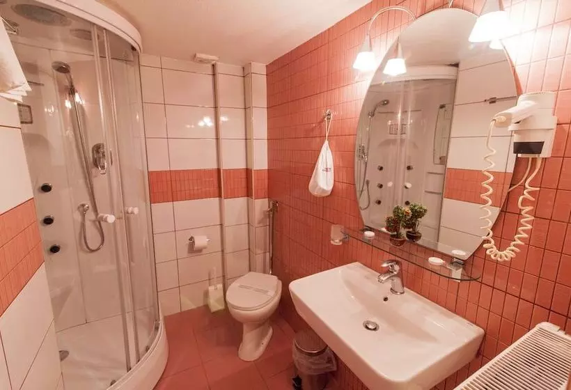 Habitació Quàdruple Estàndard, Krikonis