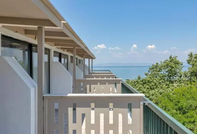 اتاق لوکس با چشم‌انداز دریا, Sun Beach