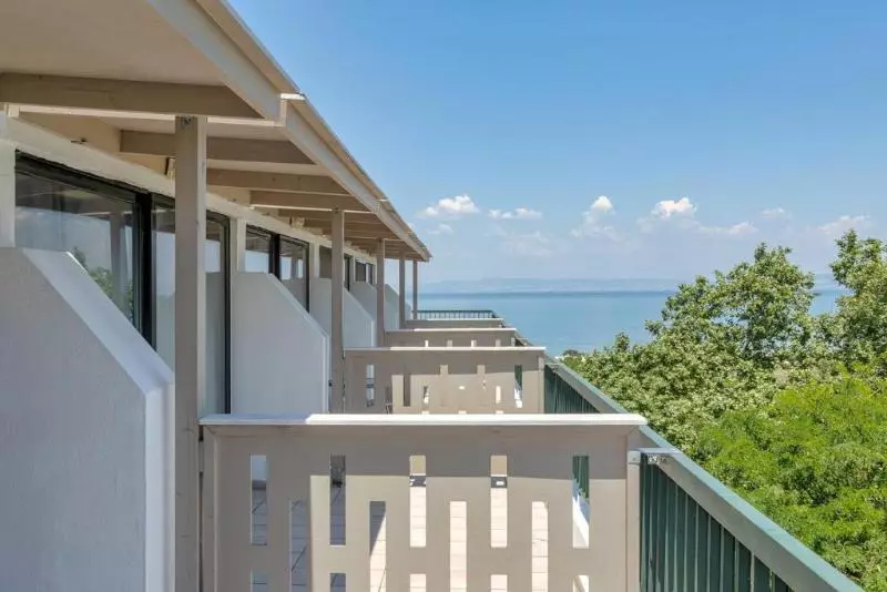 اتاق لوکس با چشم‌انداز دریا, Sun Beach