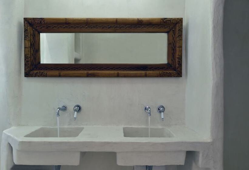 スーペリアースイート, Zefi Hotel & Suites