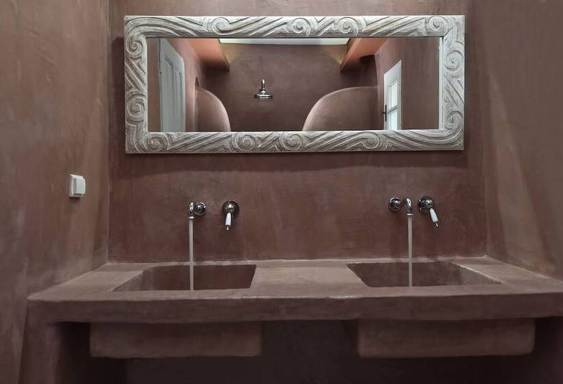 スーペリアースイート, Zefi Hotel & Suites