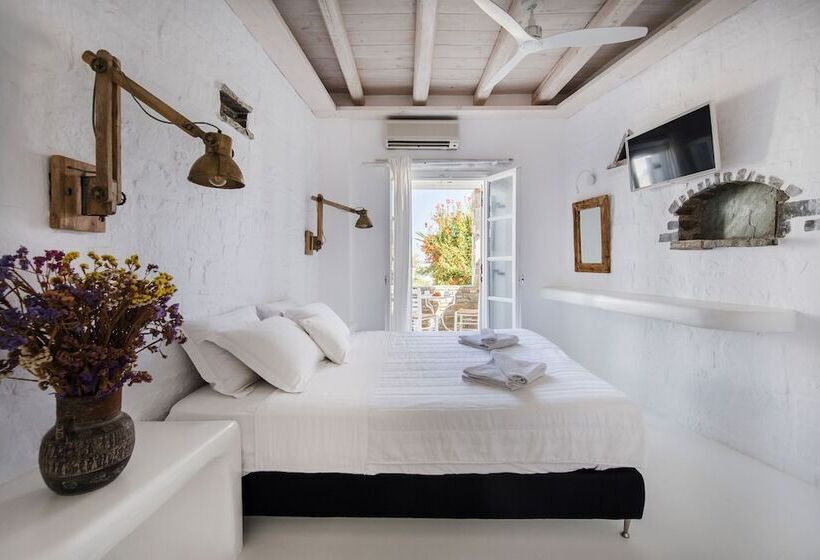 プールビューのプレミアムルーム, Zefi Hotel & Suites