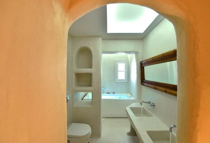 Полулюкс, Zefi Hotel & Suites