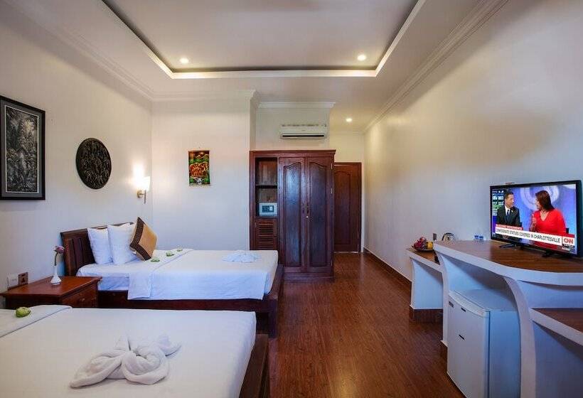 Номер Deluxe Вид на Бассейн, Champeysor Angkor Boutique