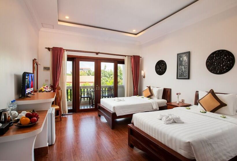 Номер Deluxe Вид на Бассейн, Champeysor Angkor Boutique