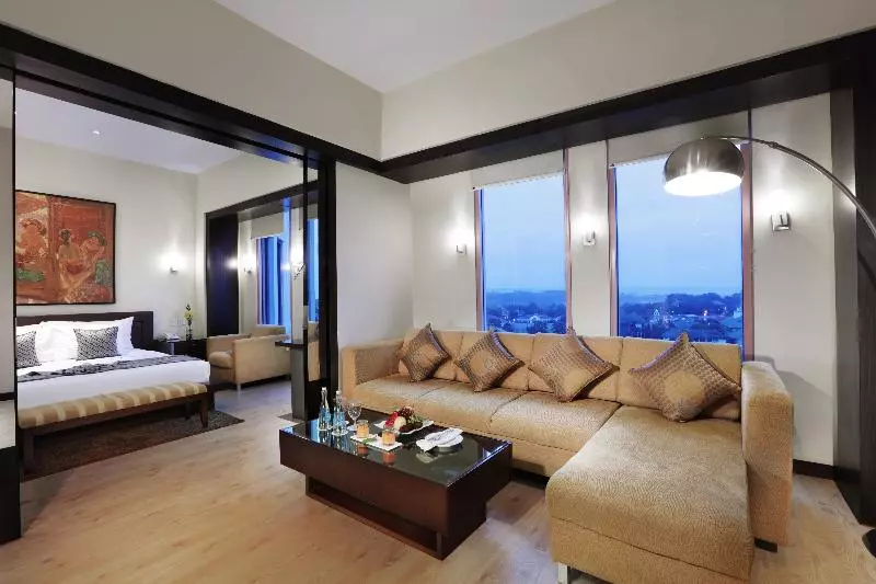 Suite Executive, Grand Candi