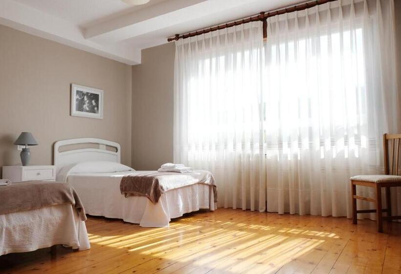 غرفة قياسية ثلاثية, La Terraza De Picos