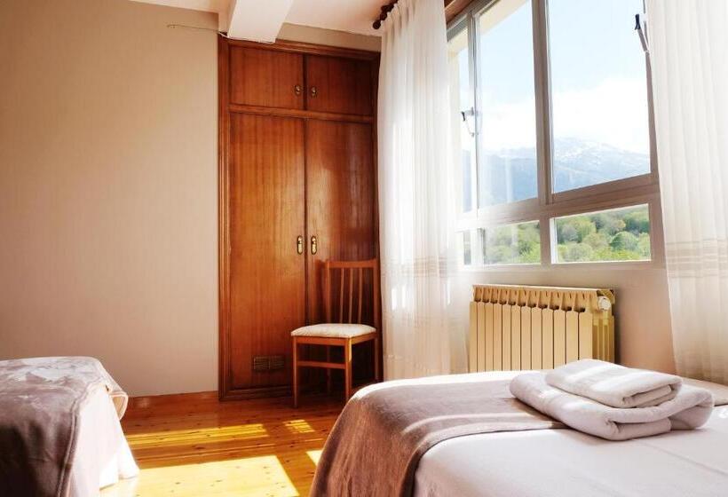 غرفة قياسية ثلاثية, La Terraza De Picos