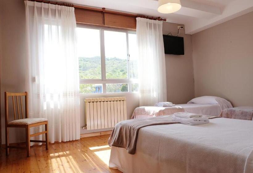 غرفة قياسية ثلاثية, La Terraza De Picos