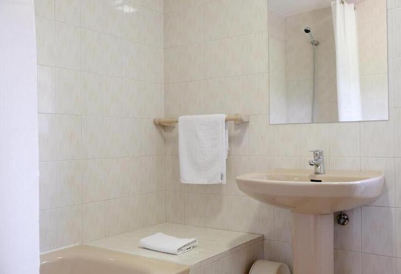 غرفة قياسية ثلاثية, La Terraza De Picos