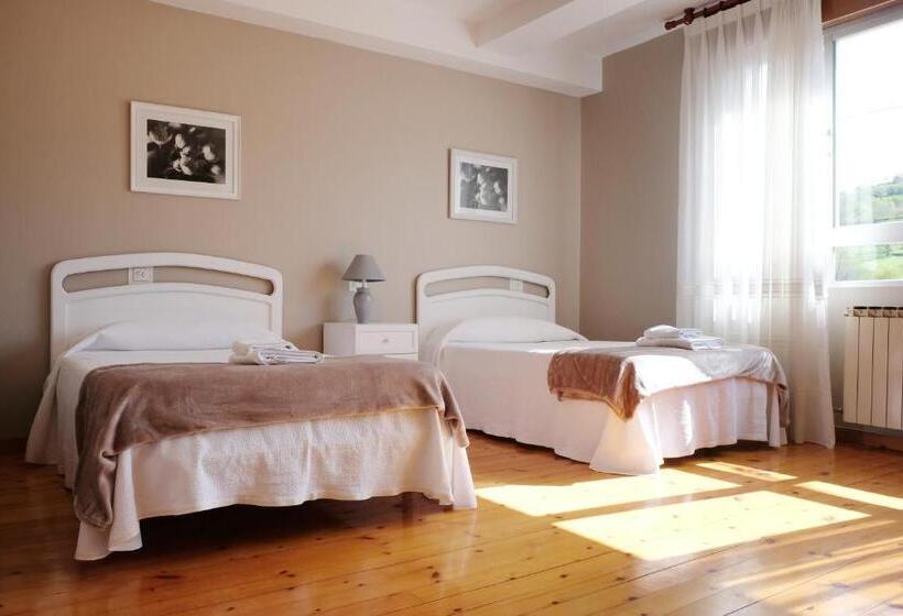 غرفة قياسية ثلاثية, La Terraza De Picos