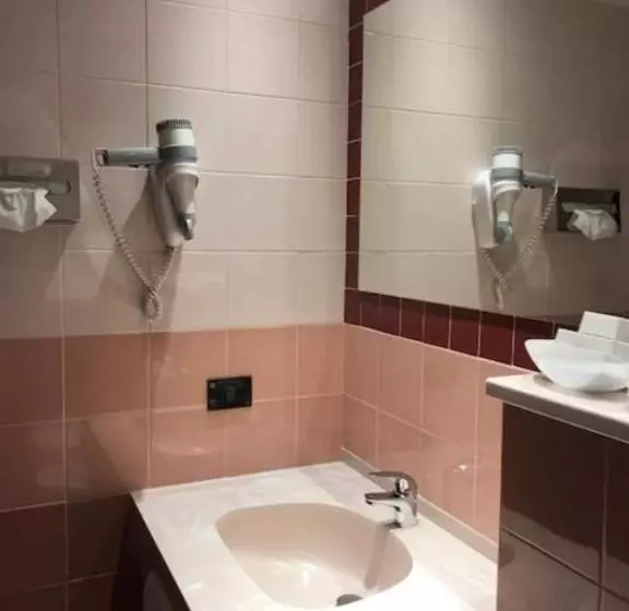 キングサイズベッドのスタンダードルーム, Best Western Hotel Solaf