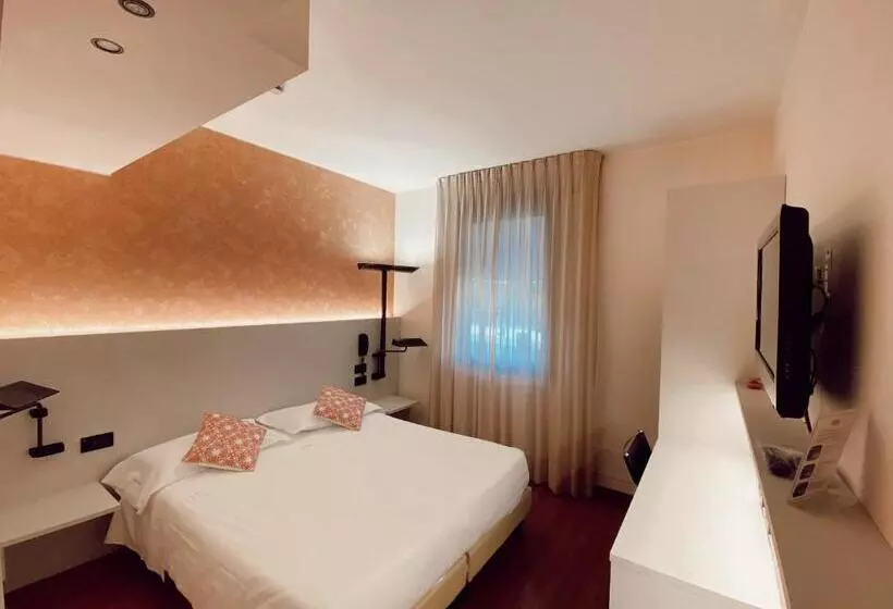 キングサイズベッドのスーペリアルーム, Best Western Hotel Solaf