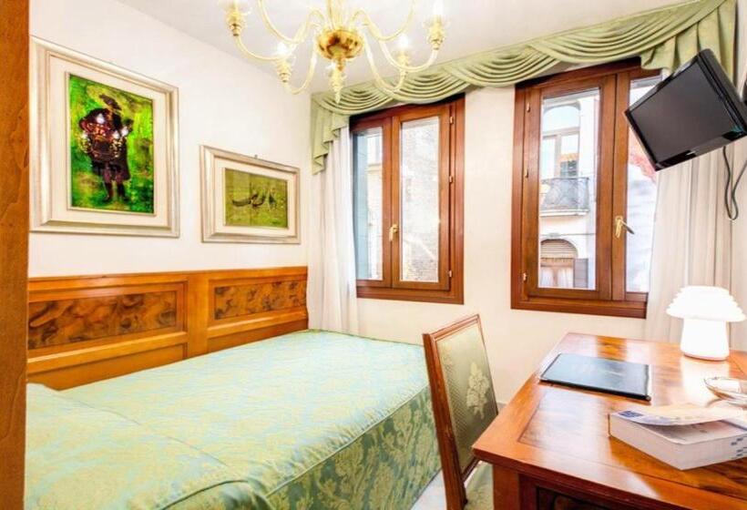 اتاق استاندارد یک نفره, Antica Casa Carettoni