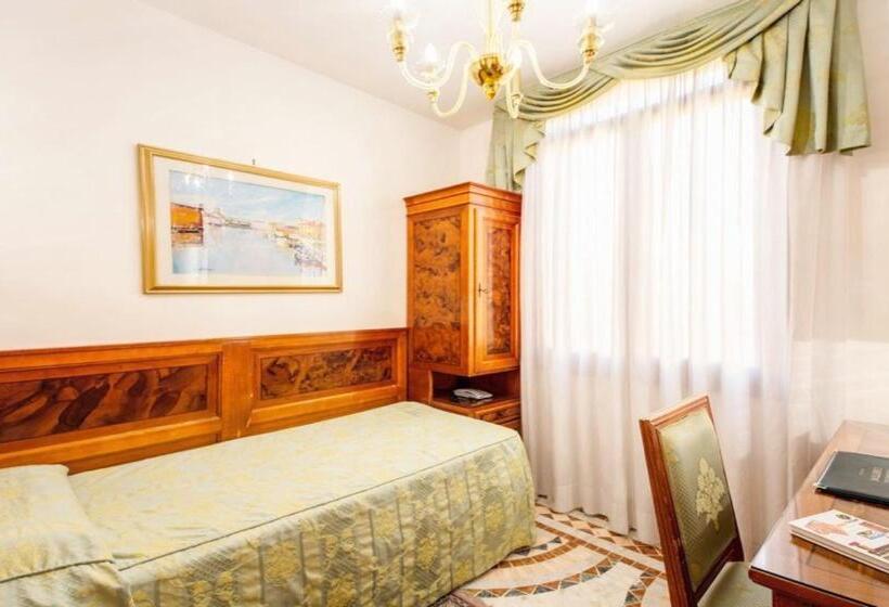 اتاق استاندارد یک نفره, Antica Casa Carettoni