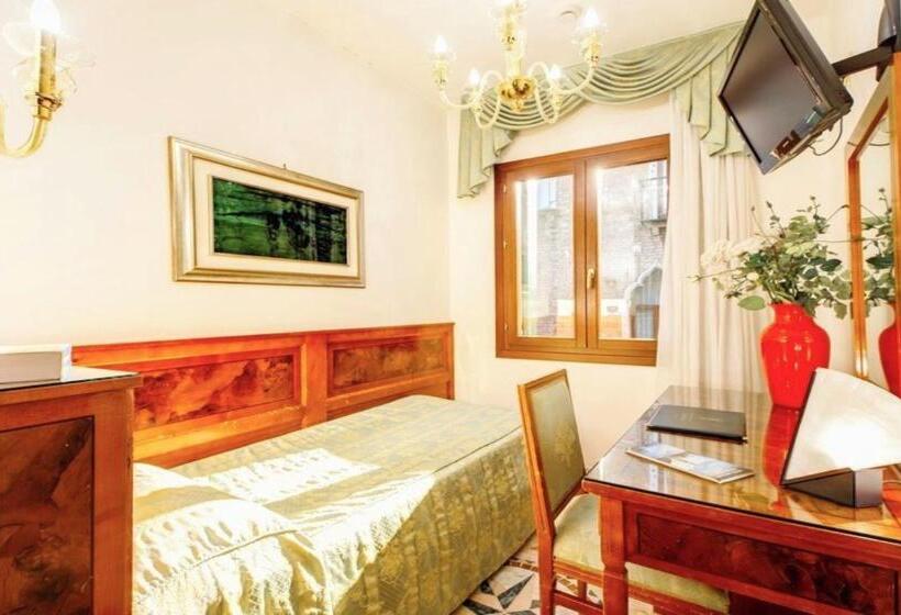 اتاق استاندارد یک نفره, Antica Casa Carettoni