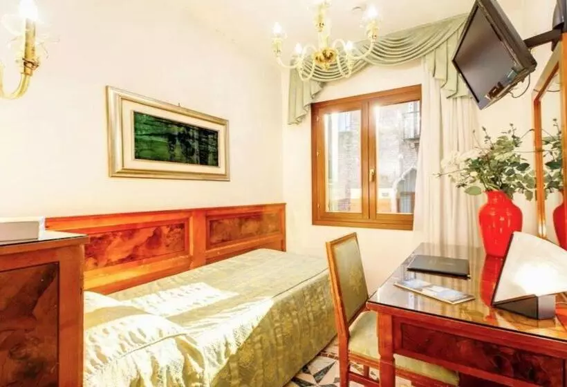 اتاق استاندارد یک نفره, Antica Casa Carettoni