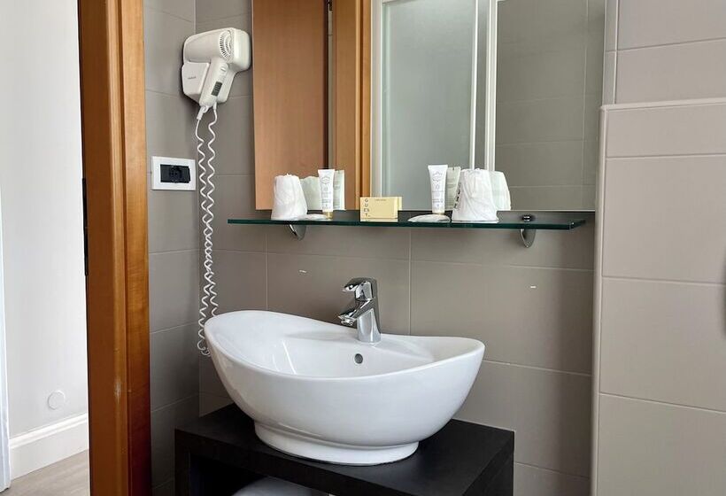 غرفة قياسية مطلّة علي البحيرة, Bazzoni