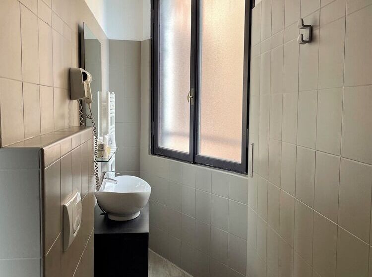 غرفة قياسية مطلّة علي البحيرة, Bazzoni