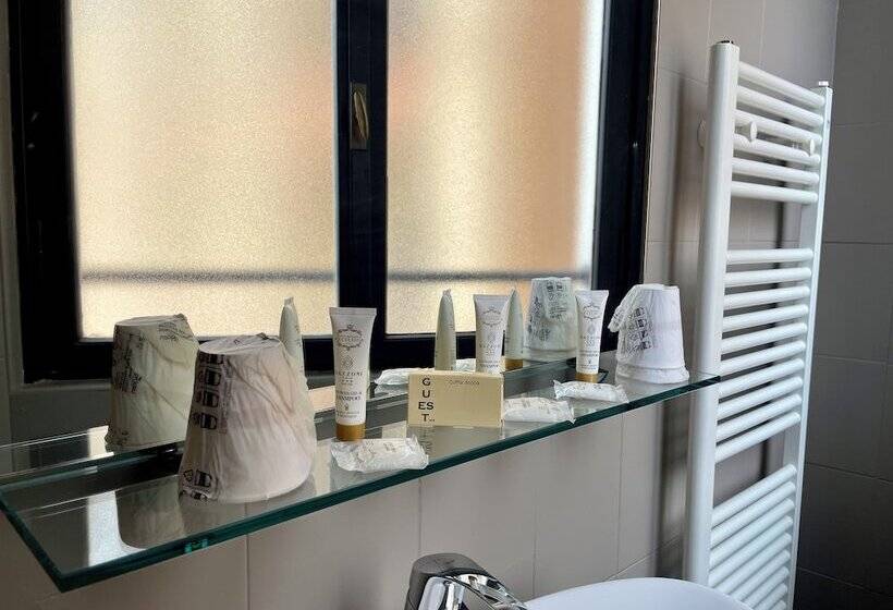 غرفة قياسية مطلّة علي البحيرة, Bazzoni