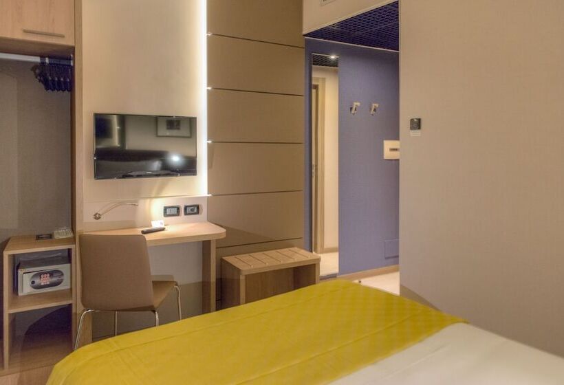 غرفة قياسية رباعية, Cardano Hotel Malpensa