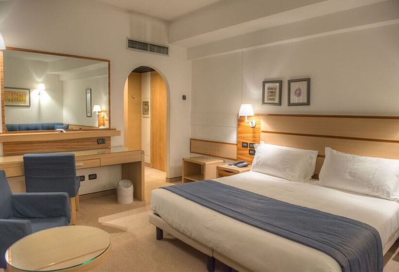 غرفة قياسية ثلاثية, Cardano Hotel Malpensa