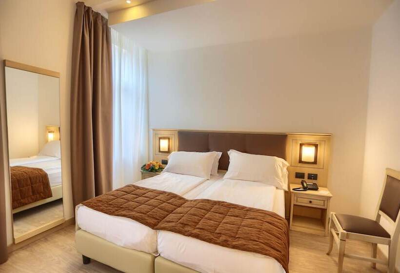 Superior room with lake view, Europa  Skypool & Panorama