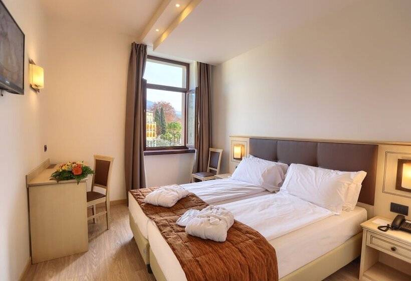 Superior room with lake view, Europa  Skypool & Panorama