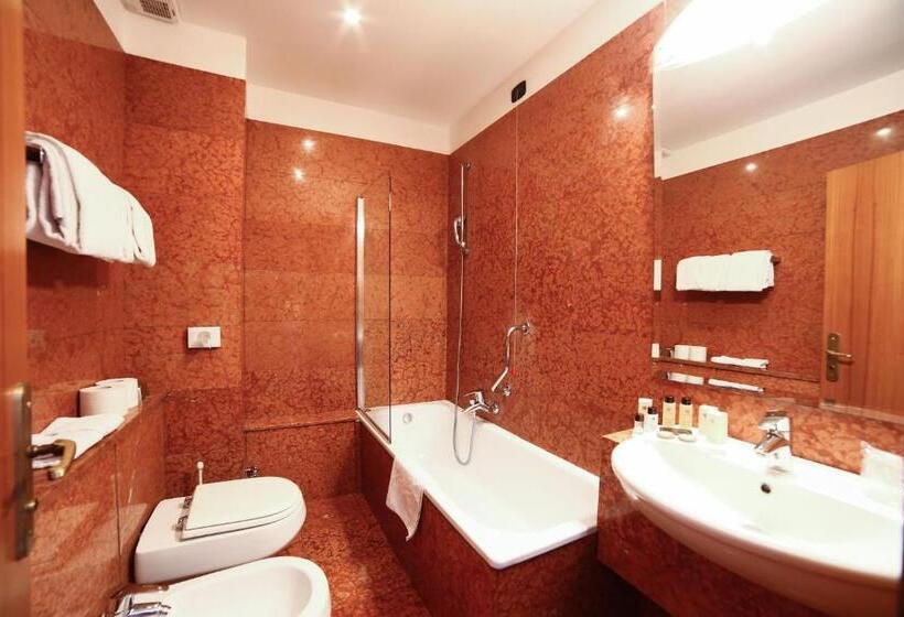 Superior room with lake view, Europa  Skypool & Panorama