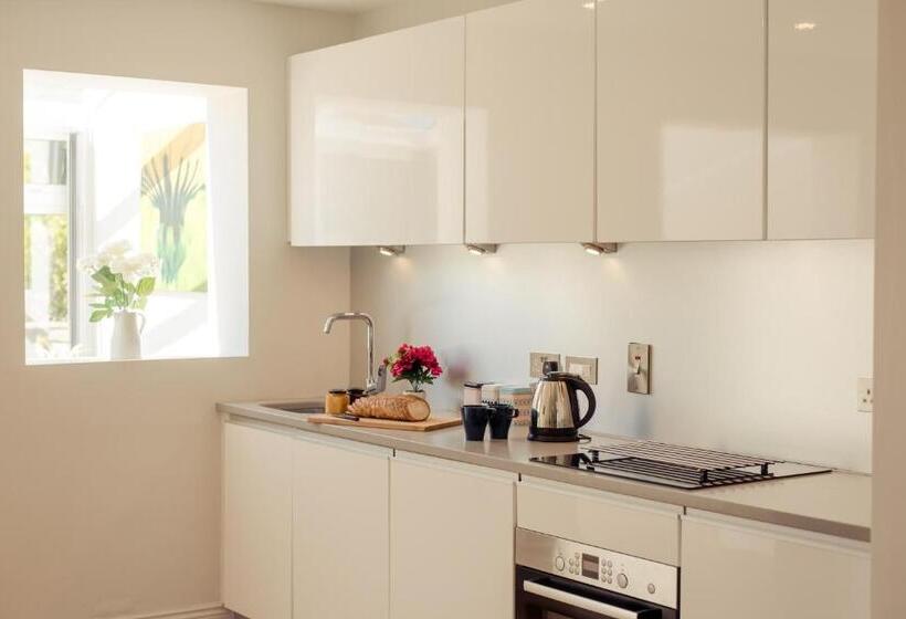 חדר סטנדרט עם מטבח, Tulfarris Hotel And Golf Resort