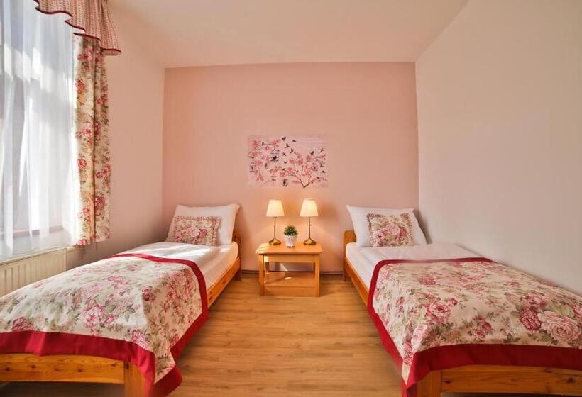标准间, Penzion Karlštejn