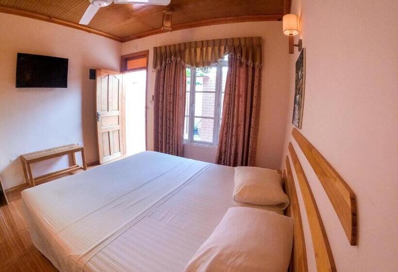 Deluxe Room, New Breeze Thoddoo Inn