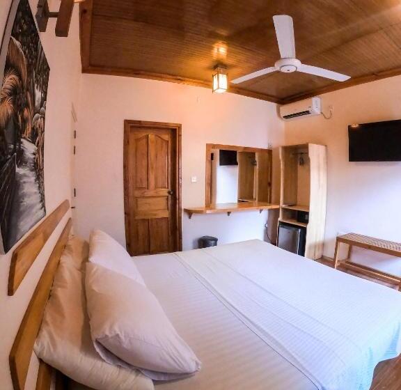 اتاق لوکس, New Breeze Thoddoo Inn