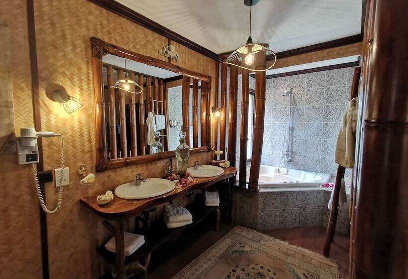 سوئیت ریاست جمهوری سه خوابه, Fenua Mata I Oa