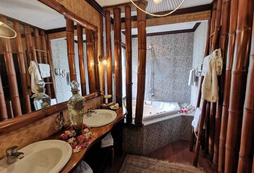 سوئیت ریاست جمهوری سه خوابه, Fenua Mata I Oa