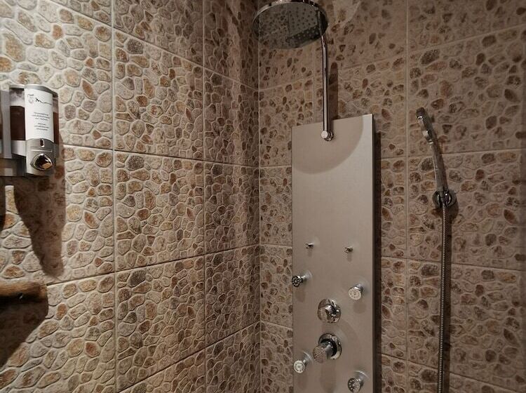 سوئیت ریاست جمهوری سه خوابه, Fenua Mata I Oa