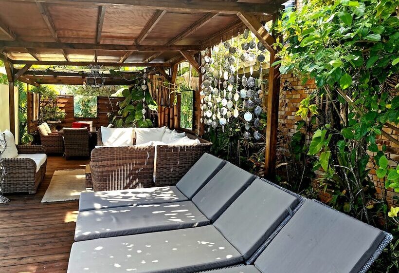 سوئیت ریاست جمهوری سه خوابه, Fenua Mata I Oa