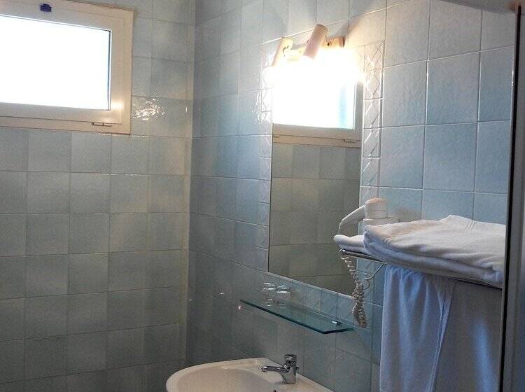 غرفة قياسية رباعية, De Plam