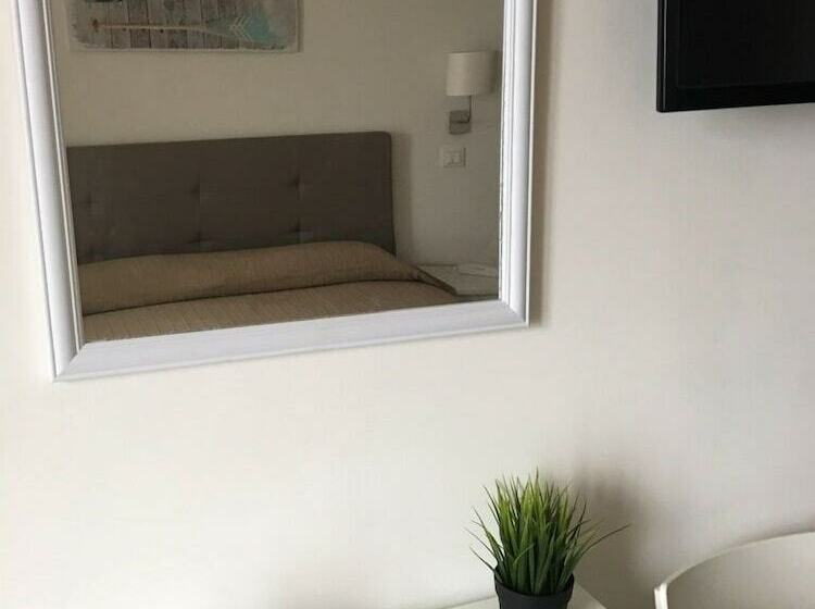 标准三人间, Elios