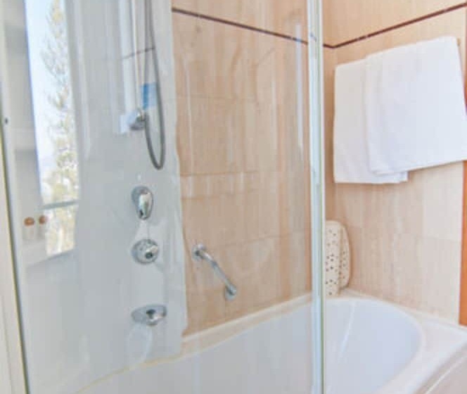 חדר סטנדרט לשלושה, Grand Hotel De Londres