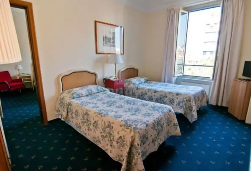 اتاق استاندارد سه نفره, Grand Hotel De Londres