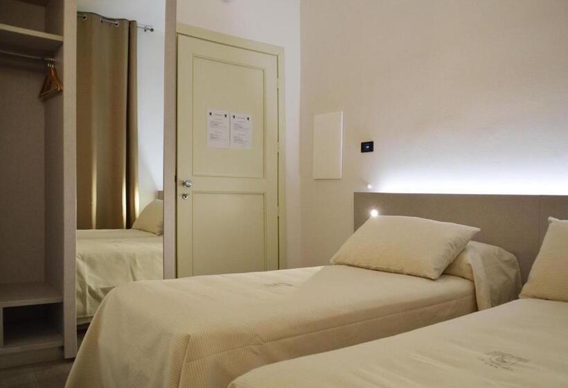 اتاق اکونومی, Il Loggiato Dei Serviti