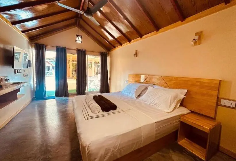 اتاق لوکس با چشم‌انداز باغ, Relax Lodge