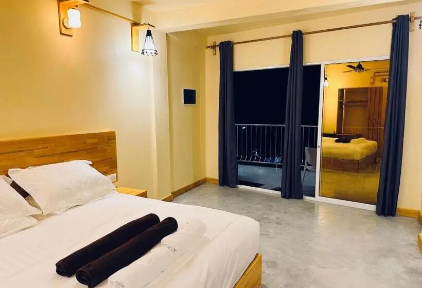 اتاق لوکس با بالکن, Relax Lodge